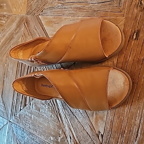 New BARE TRAPS leather open toe flats 5.5 - Picture 2 of 5